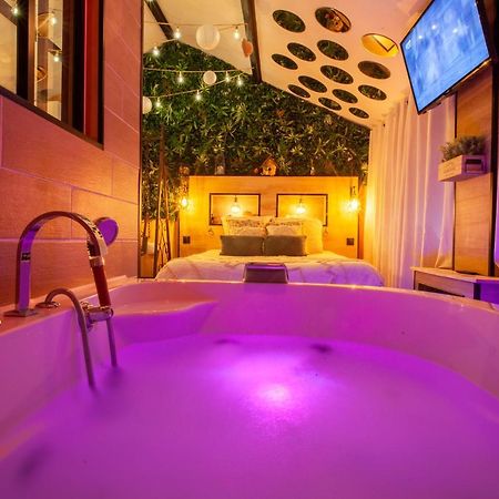 Love Room Romantique Les Petits Plaisirs Angers Buitenkant foto